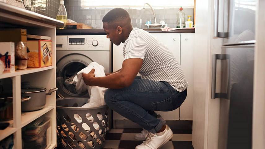 How to remove mud stains from white clothes