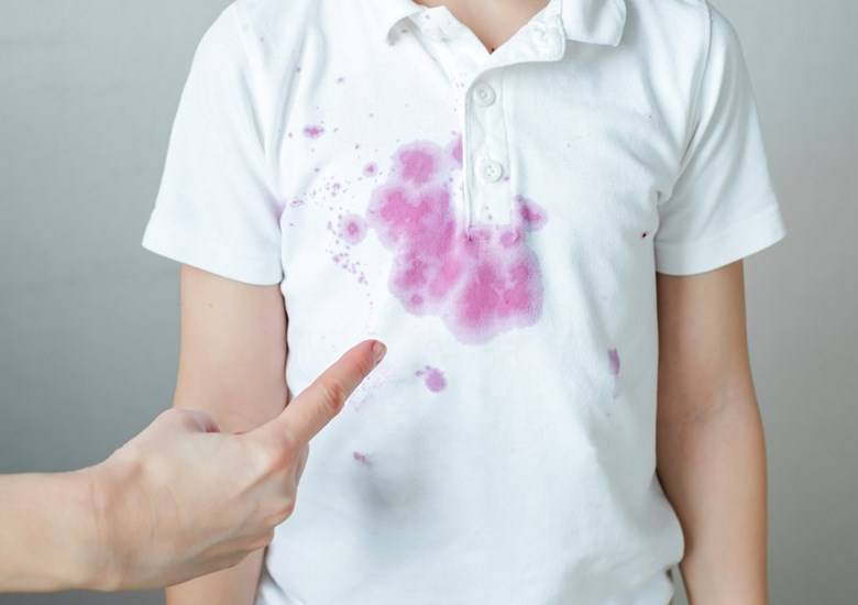 Get stains out of white shirts and t-shirts